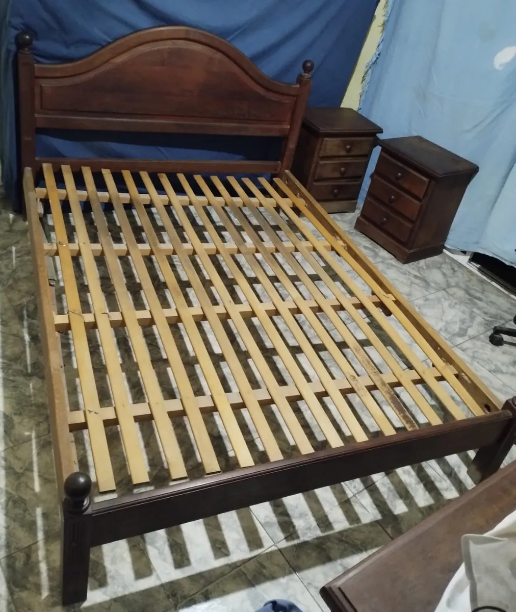 cama de 2 plazas + juego de mesas de luz